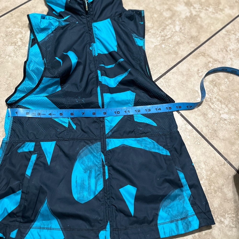 Lululemon vest size 4 - Picture 7 of 8